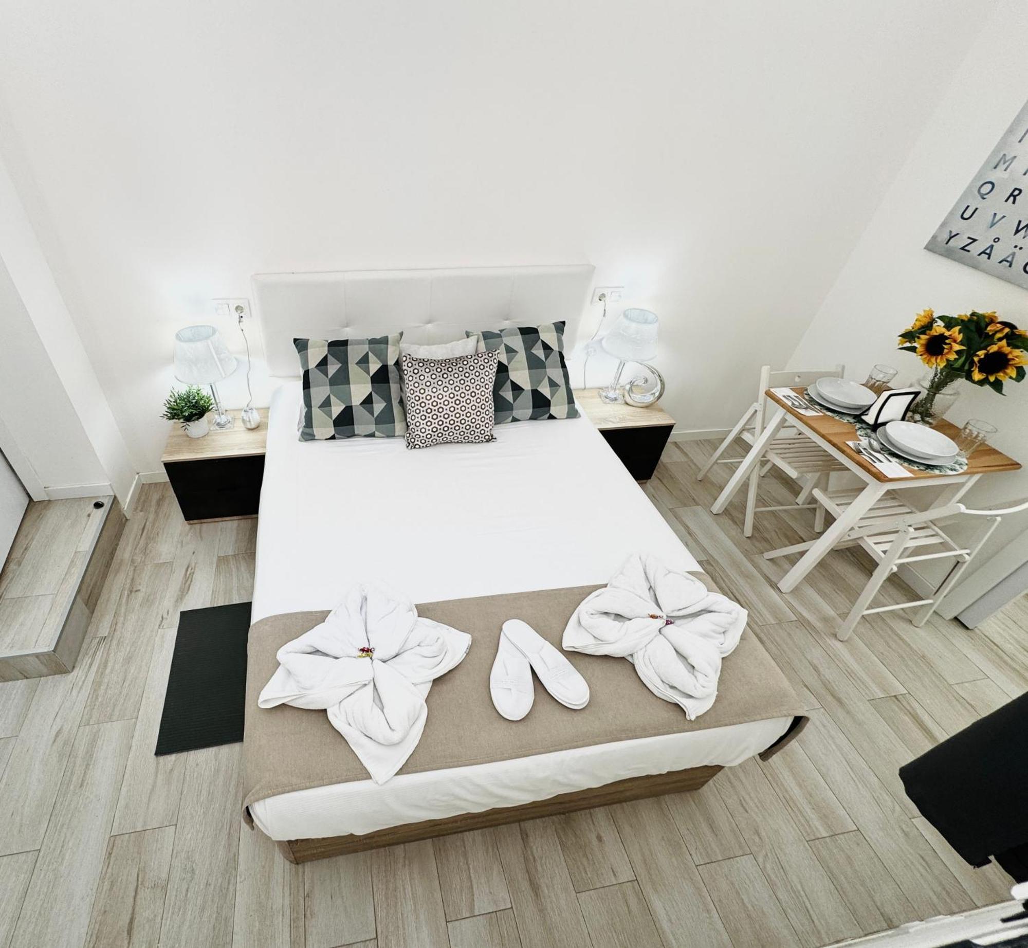 Cinco Torres Suites Madrid Exterior foto