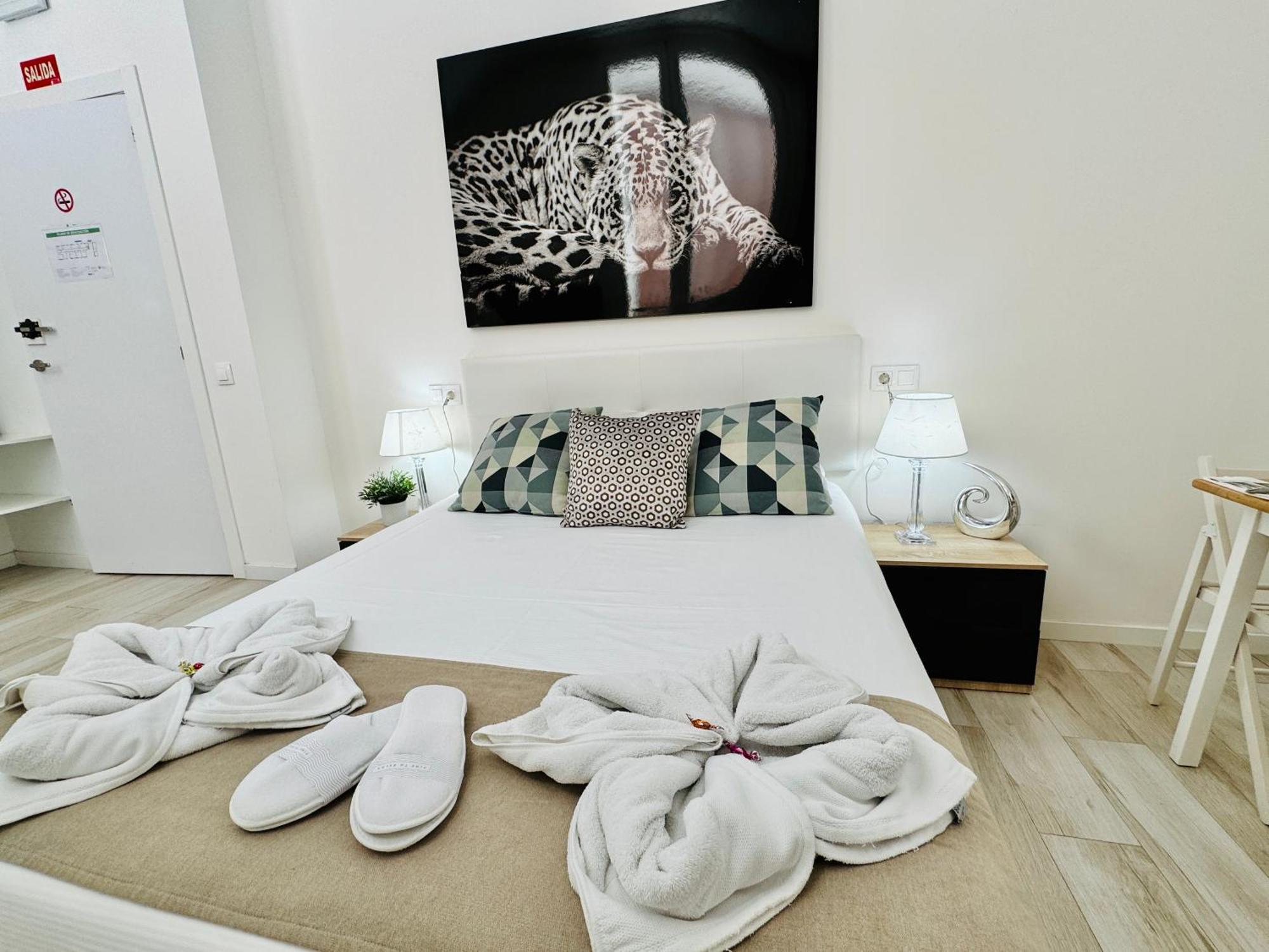 Cinco Torres Suites Madrid Exterior foto