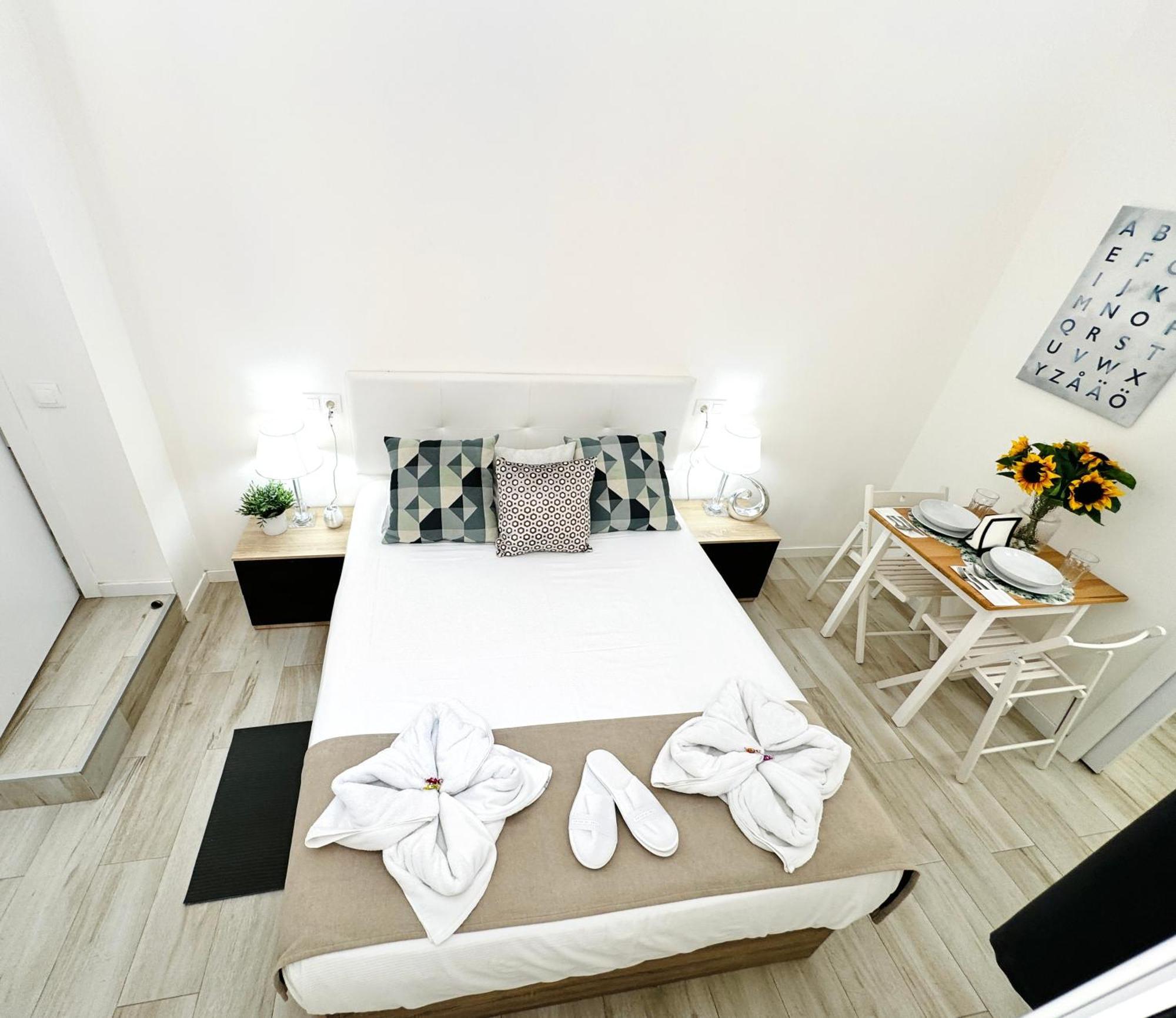Cinco Torres Suites Madrid Exterior foto